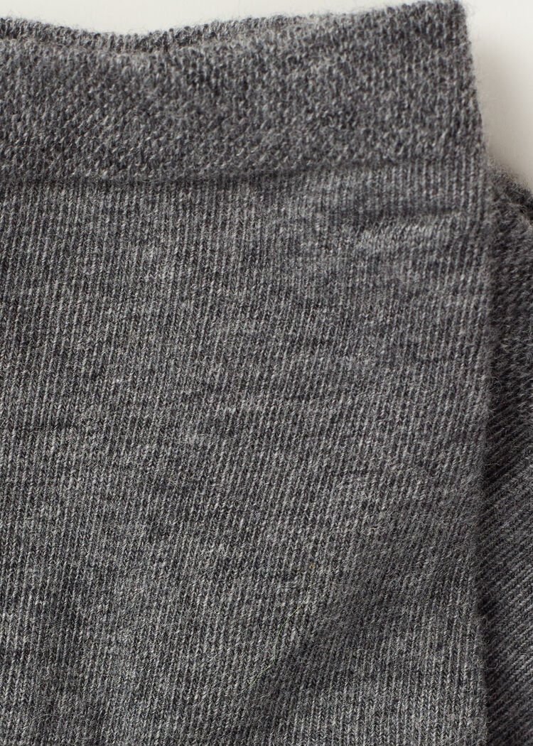 Short socks with trimmed cuffs