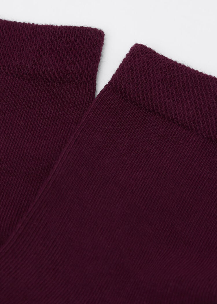 Short socks with trimmed cuffs
