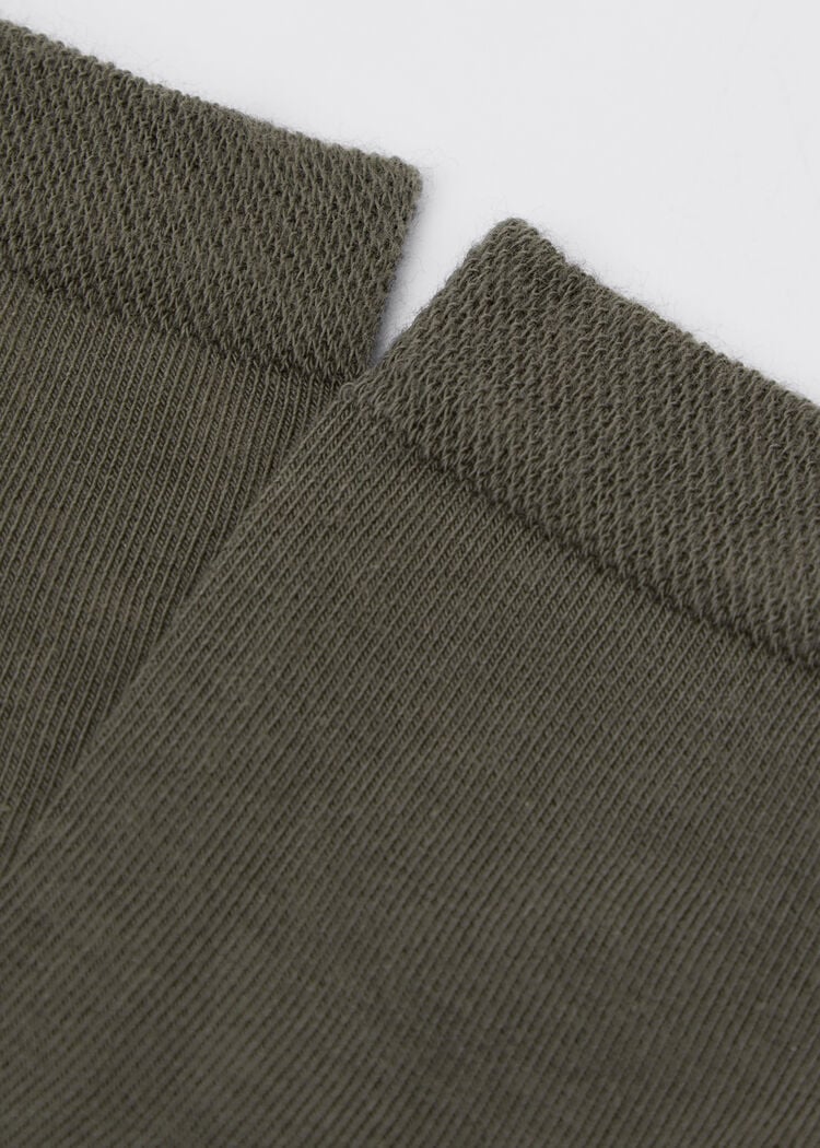 Short socks with trimmed cuffs