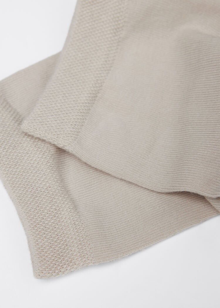 Short socks with trimmed cuffs