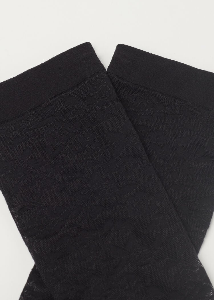 Floral motif socks