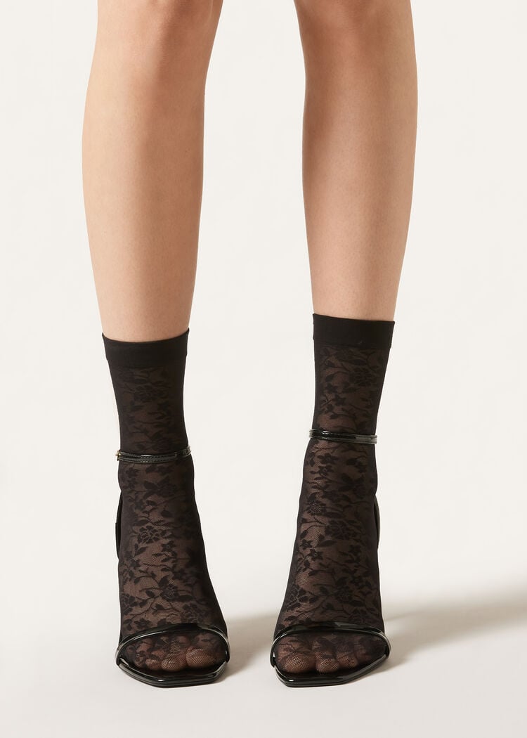 Floral motif socks