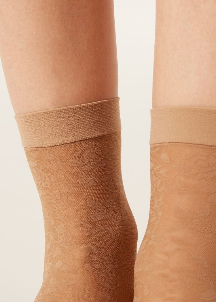Floral motif socks