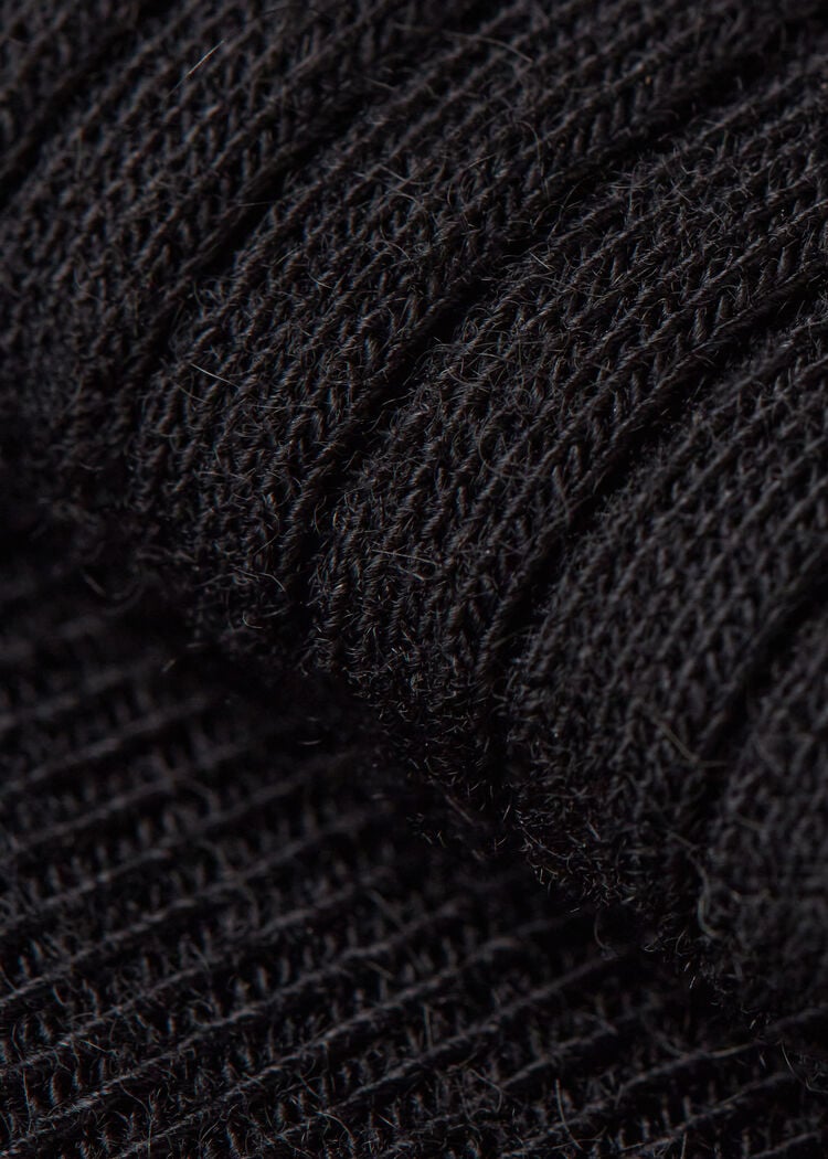 Long ribbed cashmere socks